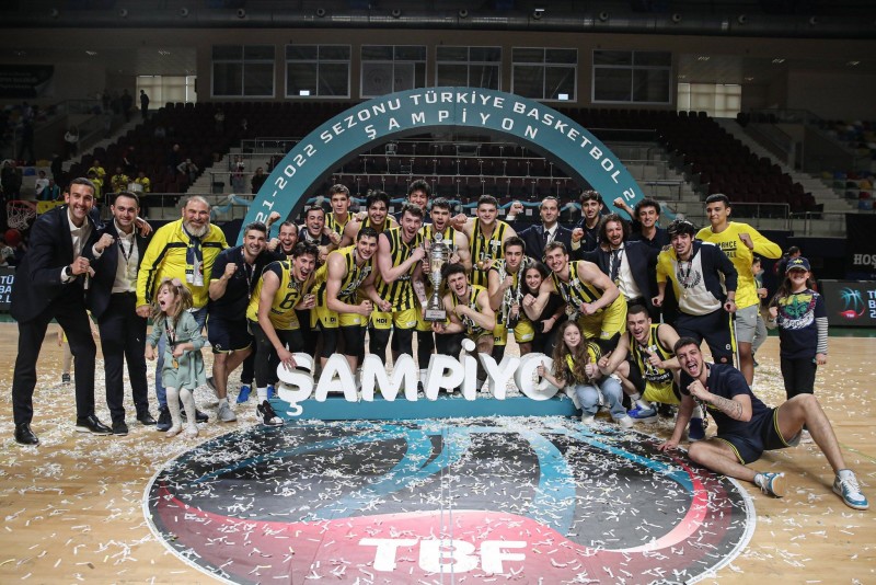 Fenerbahçe Koleji Safiport 2021-22 Sezonu TB2L Şampiyonu oldu