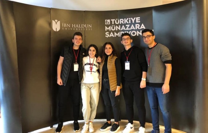 2019-20 Yılı Türkiye Münazara Şampiyonasında ilk 15'teyiz.