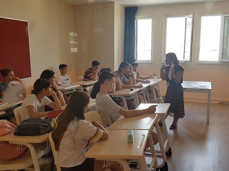 8.ve 12.sınıf öğrencilerimiz ders başı yaptı