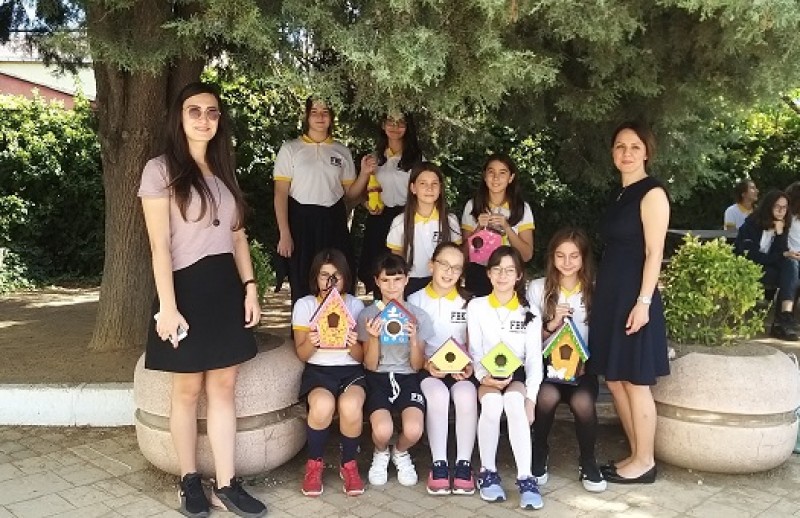 Çevre Kulübü öğrencilerimiz 4 Ekim Hayvanları Koruma Gününde hayvan dostları için kuş yuvaları hazırladılar.