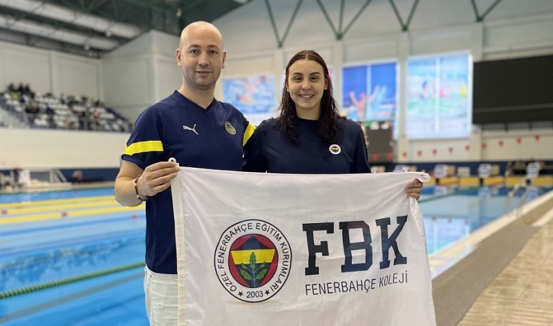 Öğrencimiz Azra Begüm Umut'un İstanbul Yüzme Yarışı dereceleri